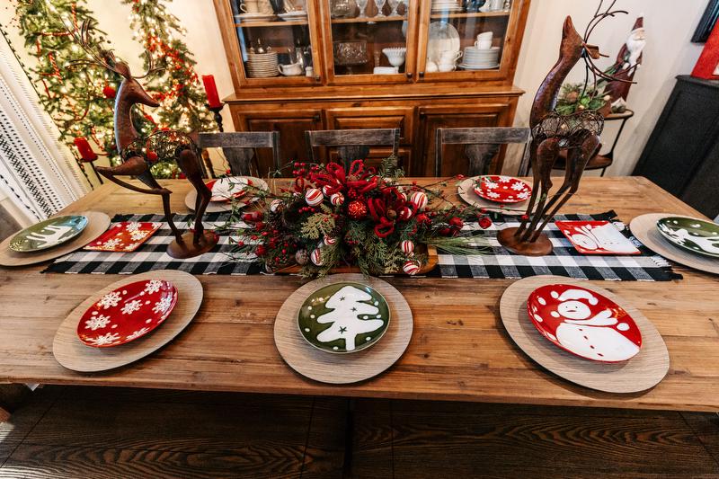 Farmhouse Christmas decorations. Farmhouse rural home financing. Loans for homes in the country Arkansas.
