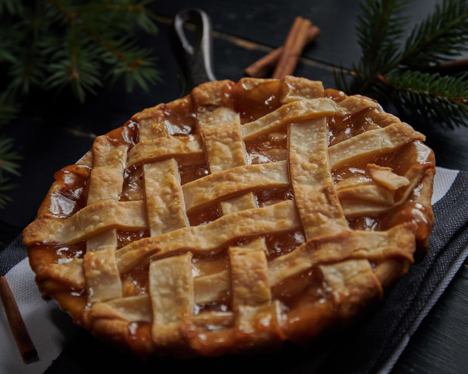 https://www.myaglender.com/assets/images/processed/NoCrop_2560x2560/718-iron-skillet-apple-pie-recipe.jpg